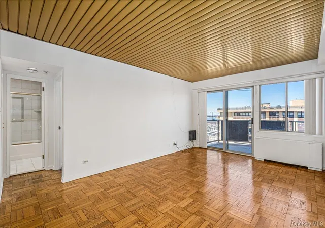 4th image of 18-15 215Th St #17L, Bayside, NY 11360 | MLS# 980191