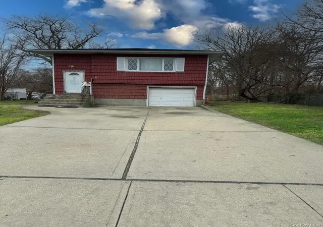 2nd image of 16 Jewel St, Brentwood, NY 11717 | MLS# 980195