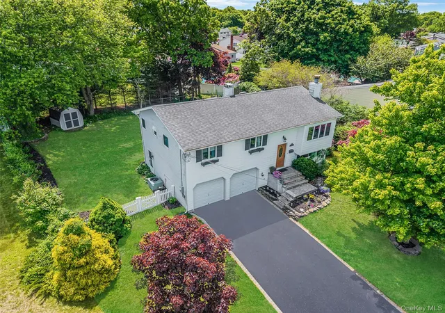 3rd image of 103 Stephen Rd, Bayport, NY 11705 | MLS# 980232