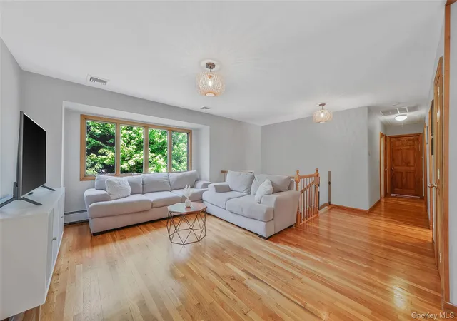 4th image of 103 Stephen Rd, Bayport, NY 11705 | MLS# 980232