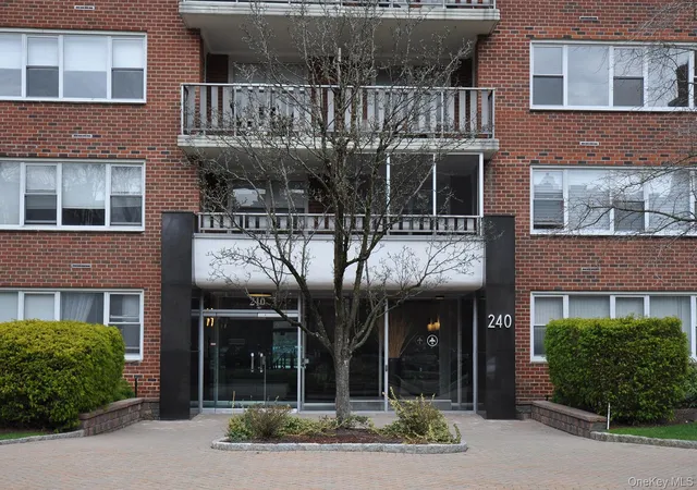 Homes for sale in Eastchester, NY | 240 Garth Rd #6B2, Eastchester, NY 10583 | MLS# 980246