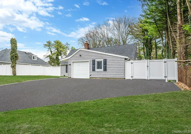 3rd image of 157 Serpentine Ln, Islip, NY 11749 | MLS# 980272