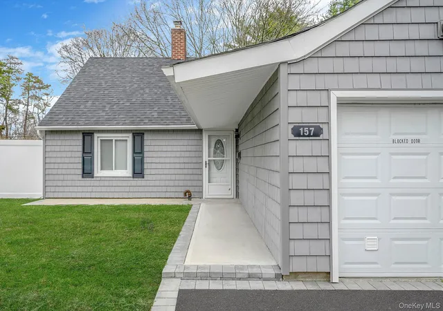 4th image of 157 Serpentine Ln, Islip, NY 11749 | MLS# 980272