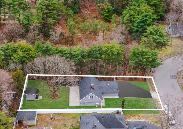 45th image of 157 Serpentine Ln, Islip, NY 11749 | MLS# 980272