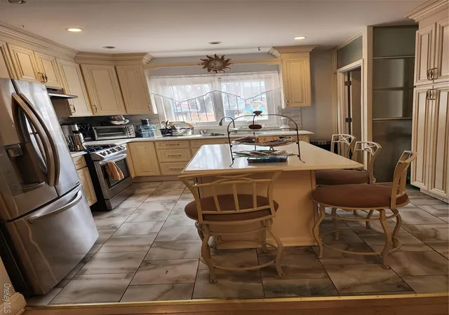 Photo 3 of Sale Pending at 7711 64th Lane, Glendale, NY 11385 | MLS# 980311 | Listing updated on 2026-07-23
