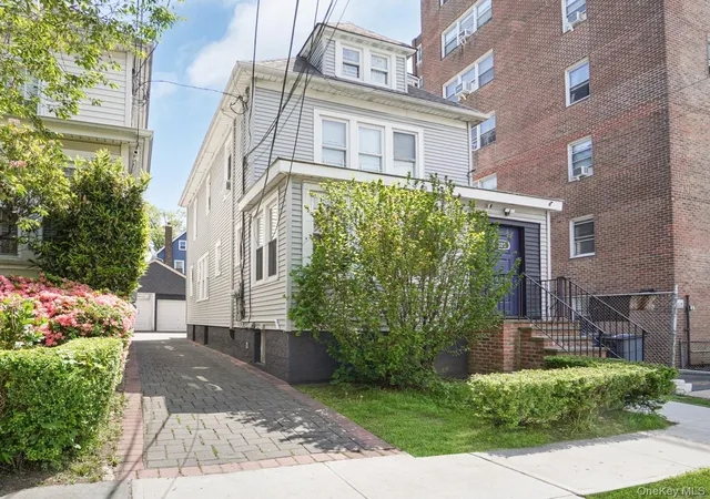 2nd image of 320 E 235th St, New York, NY 10470 | MLS# 980325