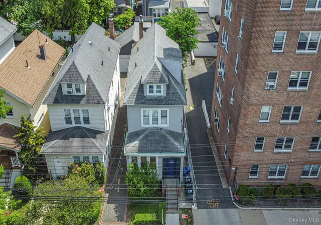 25th image of 320 E 235th St, New York, NY 10470 | MLS# 980325