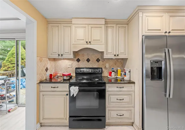5th image of 147 Horseblock Rd, Brookhaven, NY 11720 | MLS# 980364