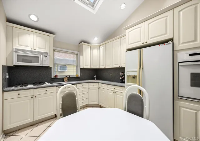 Photo 4 of Sale Pending at 162-27 97th Street, Howard Beach, NY 11414 | MLS# 980394 | Listing updated on 2026-05-13
