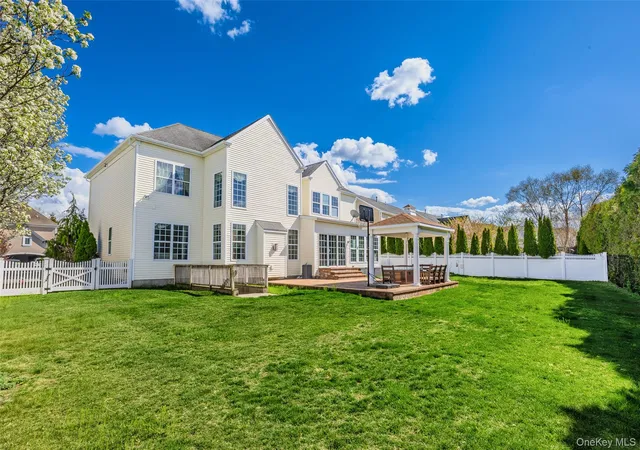 5th image of 32 Avolet Ct, Mount Sinai, NY 11766 | MLS# 980424