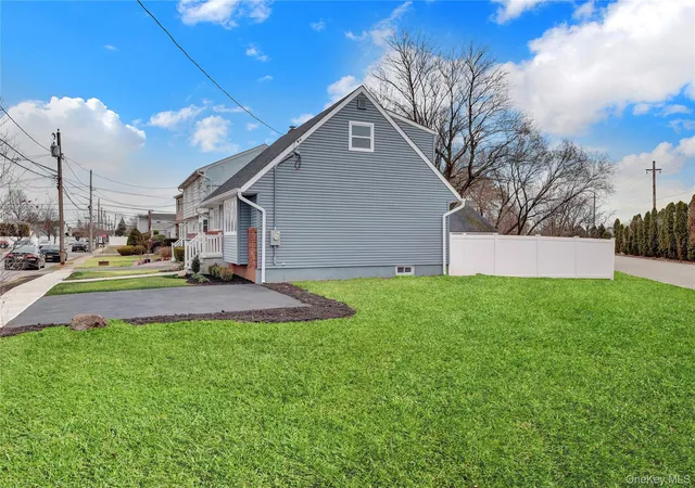 3rd image of 89 Sherman Ave, Oyster Bay, NY 11714 | MLS# 980484
