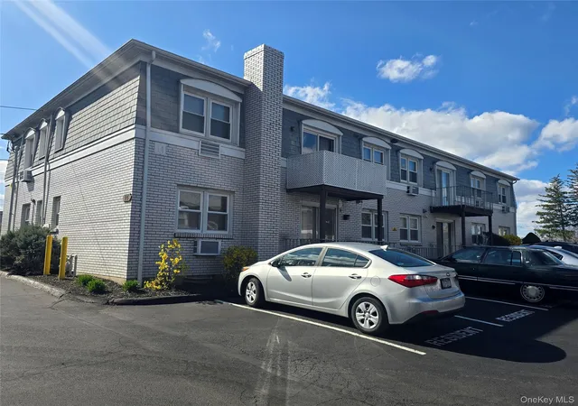 Homes for sale in Clarkstown, NY | 14 Normandy Vlg #5, Clarkstown, NY 10954 | MLS# 980524