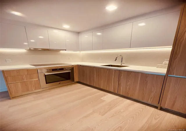 Listing Photo 5 - Condo for sale in building located at 27-09 40Th Ave, New York City, NY 11101 - Unit #3D