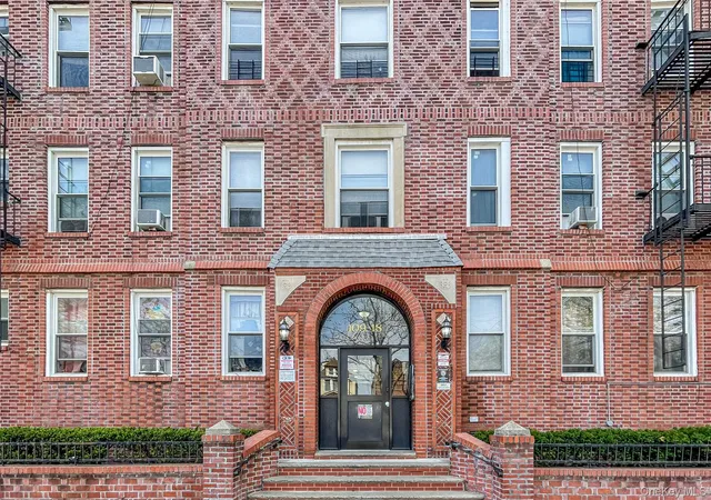 Homes for sale in New York, NY | 10918 Lefferts Blvd #B2, New York, NY 11420 | MLS# 980542