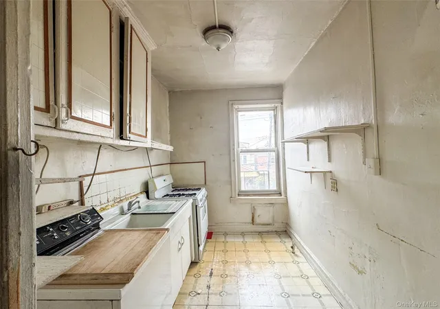 Homes for sale in New York, NY | 10918 Lefferts Blvd #B2, New York, NY 11420 | MLS# 980542