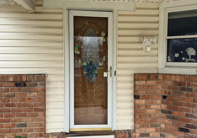 3rd image of 39 University Heights Ct, Brookhaven, NY 11790 | MLS# 980564