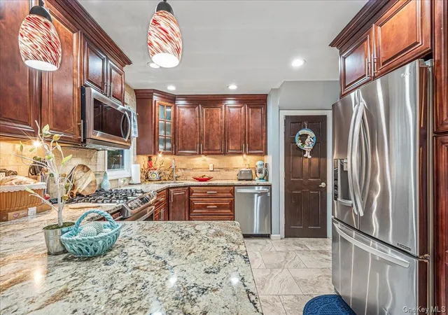 2nd image of 1031 Highland St, Hempstead, NY 11510 | MLS# 980591