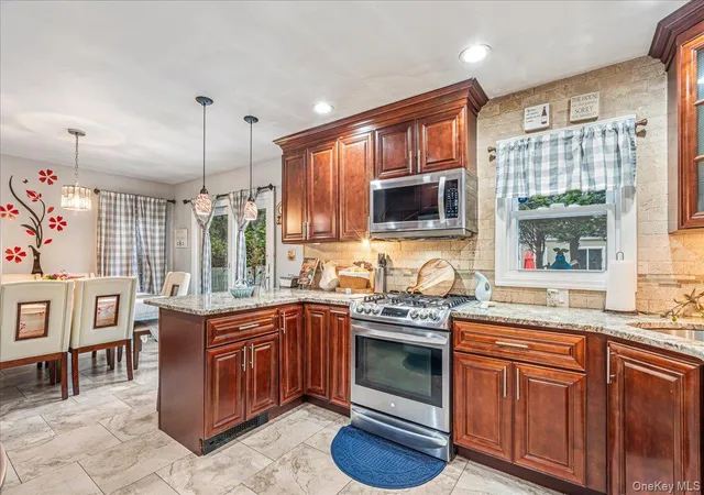 3rd image of 1031 Highland St, Hempstead, NY 11510 | MLS# 980591