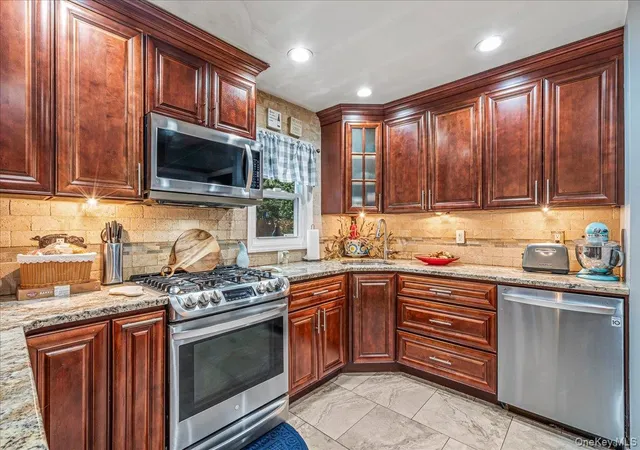 4th image of 1031 Highland St, Hempstead, NY 11510 | MLS# 980591