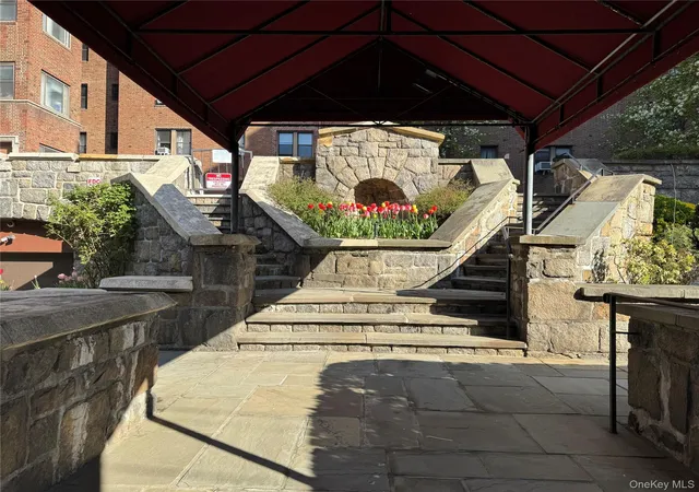 Photo 2 of Sale Pending at 3 Franklin Ave #4M, White Plains, NY 10601 | MLS# 980595 | Listing updated on 2026-09-19