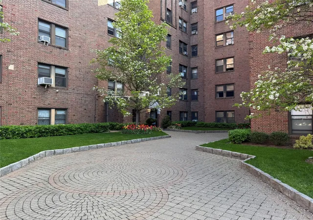 Photo 3 of Sale Pending at 3 Franklin Ave #4M, White Plains, NY 10601 | MLS# 980595 | Listing updated on 2026-09-19
