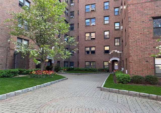 Photo 3 of Sale Pending at 3 Franklin Ave #4M, White Plains, NY 10601 | MLS# 980595 | Listing updated on 2026-09-19