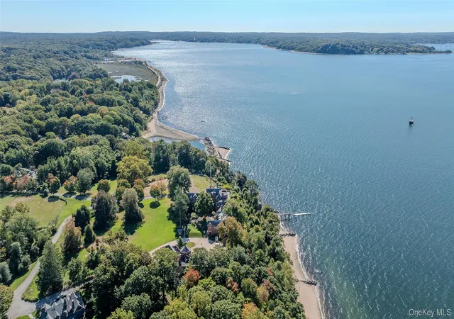 Single family home for sale at 31 Fort Hl Dr, Lloyd Harbor, NY 11743 | MLS# 980600