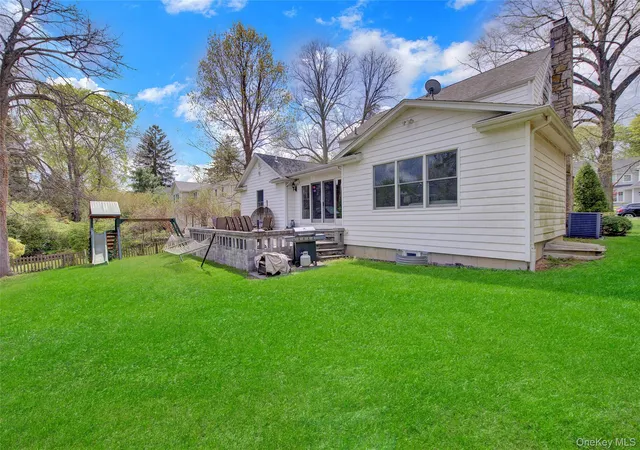 4th image of 12 Barberry Ln, Roslyn Heights, NY 11577 | MLS# 980642