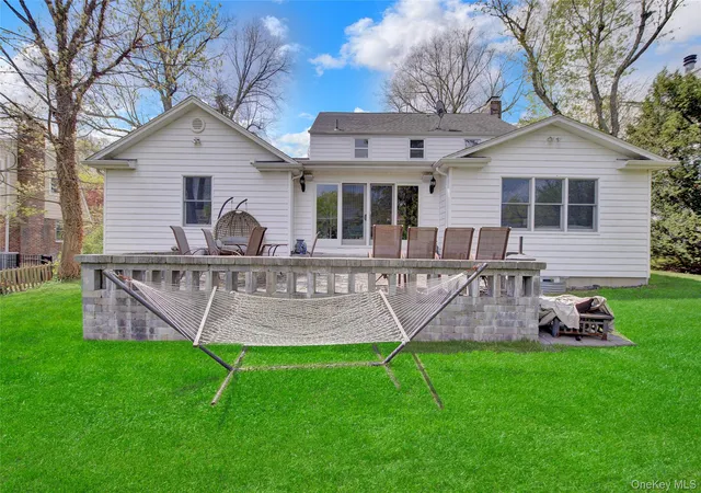 5th image of 12 Barberry Ln, Roslyn Heights, NY 11577 | MLS# 980642