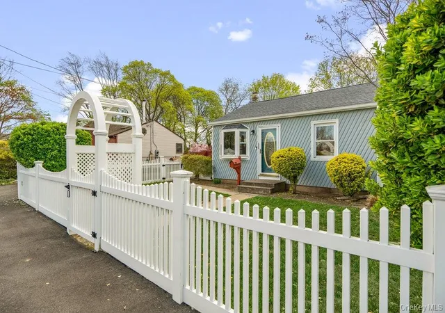 2nd image of 80 Cherubina Ln, North Babylon, NY 11703 | MLS# 980728