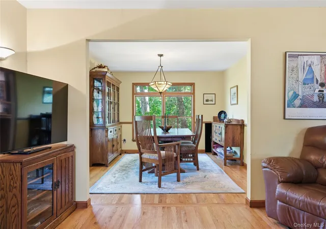 4th image of 23 Abbey Ln, Setauket, NY 11733 | MLS# 980729
