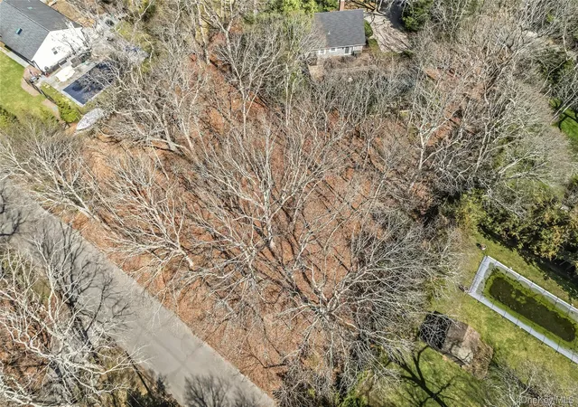 3rd image of 73 Manor Ln S, East Hampton, NY 11937 | MLS# 980747