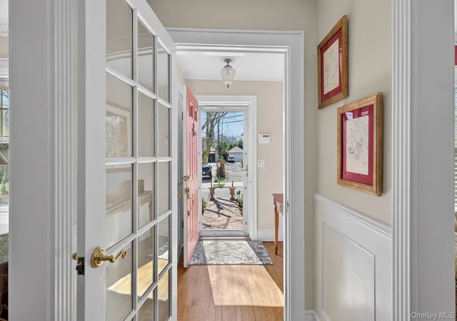 Photo 3 of Sale Pending at 7 Grace Ct N, Great Neck, NY 11021 | MLS# 980878 | Listing updated on 2026-06-16