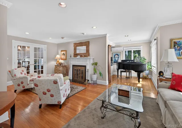 Photo 4 of Sale Pending at 7 Grace Ct N, Great Neck, NY 11021 | MLS# 980878 | Listing updated on 2026-06-16