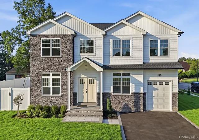 Photo 1 of Single family home for sale at 43 Barter Ln, Oyster Bay, NY 11801 | MLS# 980913 | Listing updated on 2026-09-17