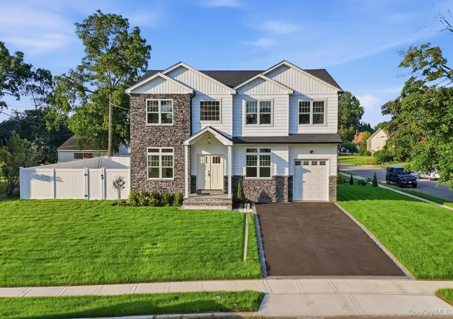 Photo 2 of Single family home for sale at 43 Barter Ln, Oyster Bay, NY 11801 | MLS# 980913 | Listing updated on 2026-09-17