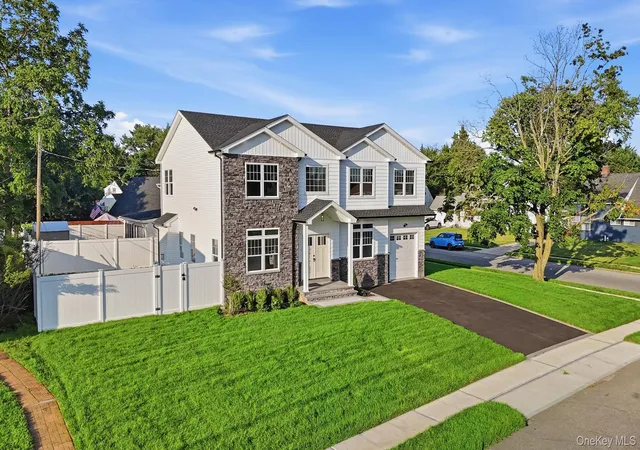Photo 3 of Single family home for sale at 43 Barter Ln, Oyster Bay, NY 11801 | MLS# 980913 | Listing updated on 2026-09-17
