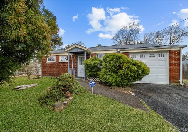 1st image of 1656 N Gardiner Dr, Bay Shore, NY 11706 | MLS# 980918
