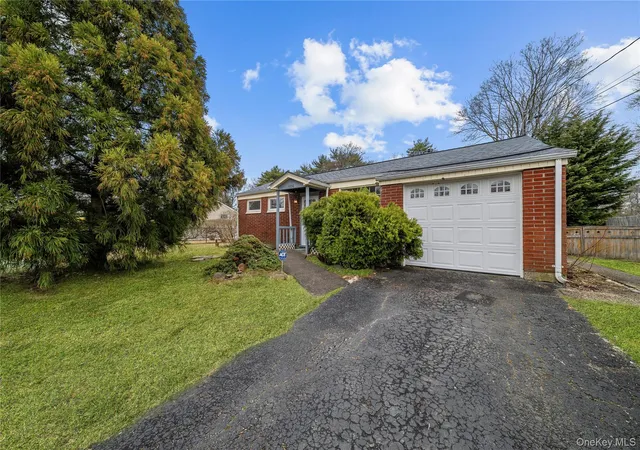 22nd image of 1656 N Gardiner Dr, Bay Shore, NY 11706 | MLS# 980918