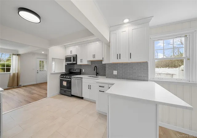 4th image of 1656 N Gardiner Dr, Bay Shore, NY 11706 | MLS# 980918