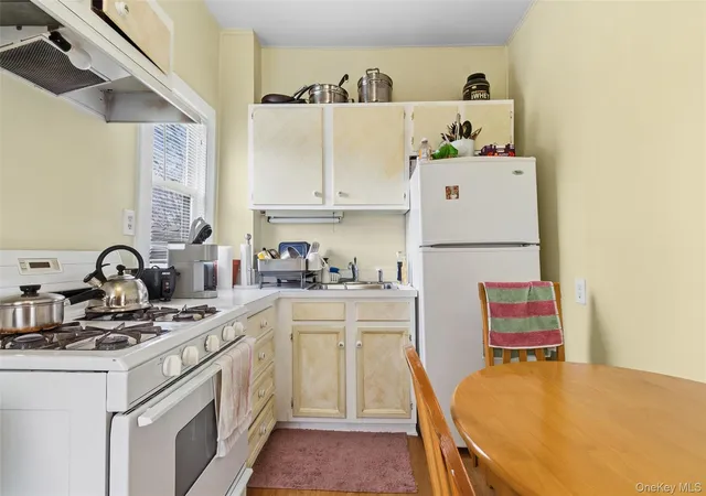 Listing Photo 2 - Condo for sale in building located at 11 Dixon St, Tarrytown, NY 10591 - Unit #