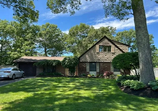 Photo 3 of Sale Pending at 12 Westmoylan Ln, Brookhaven, NY 11727 | MLS# 980929 | Listing updated on 2026-09-19