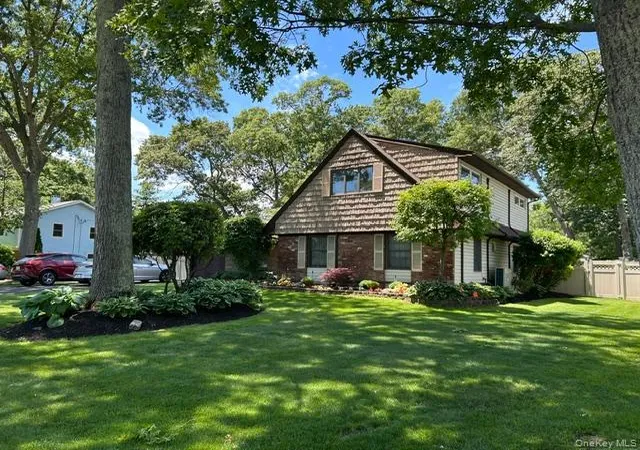 Photo 3 of Sale Pending at 12 Westmoylan Ln, Brookhaven, NY 11727 | MLS# 980929 | Listing updated on 2026-09-19