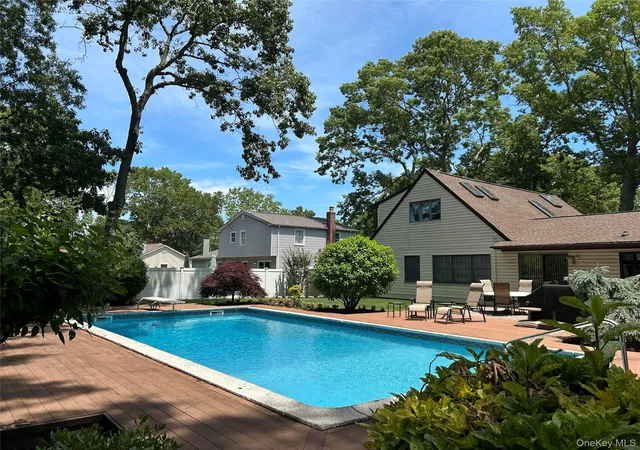 2nd image of 12 Westmoylan Ln, Brookhaven, NY 11727 | MLS# 980929