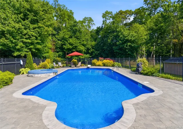19th image of 431 Woodbury Rd, Huntington, NY 11724 | MLS# 980960