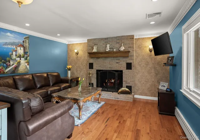 4th image of 431 Woodbury Rd, Huntington, NY 11724 | MLS# 980960