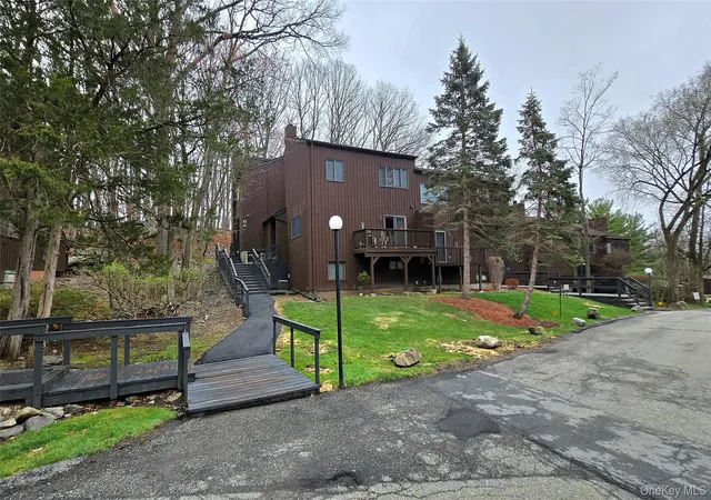 Homes for sale in Woodbury, NY | 12 Redwood Dr, Woodbury, NY 10930 | MLS# 980963