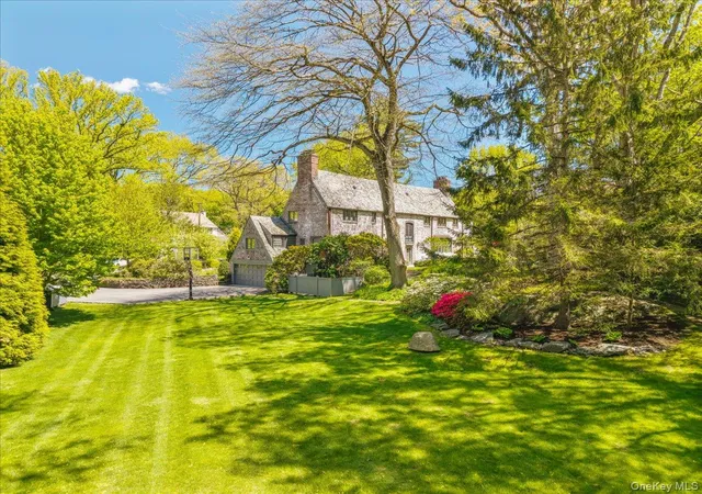 Photo 3 of Sale Pending at 1 Dundee Rd, Larchmont, NY 10538 | MLS# 981004 | Listing updated on 2026-05-20
