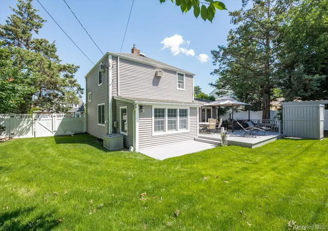 24th image of 84 Earl St, Westbury, NY 11590 | MLS# 981050