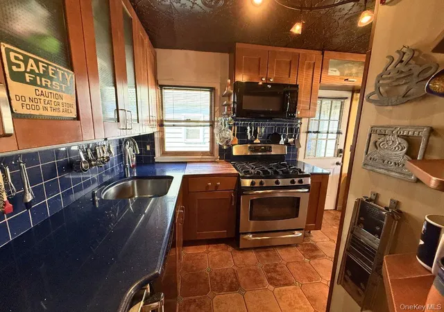 4th image of 78-36 269Th St, New Hyde Park, NY 11040 | MLS# 981052